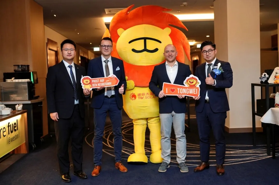 8e4c3d375eddd73a92fa9d70af4a8efa.jpg 8e4c3d375eddd73a92fa9d70af4a8efa.jpg