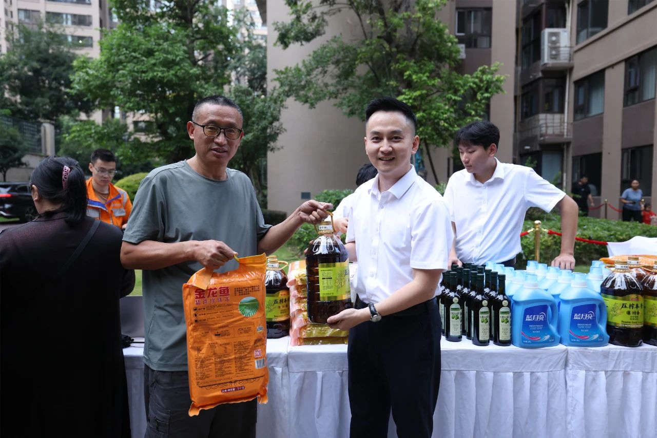 69e7d795d5a14a9a53c57fd986042dcf.jpg 69e7d795d5a14a9a53c57fd986042dcf.jpg